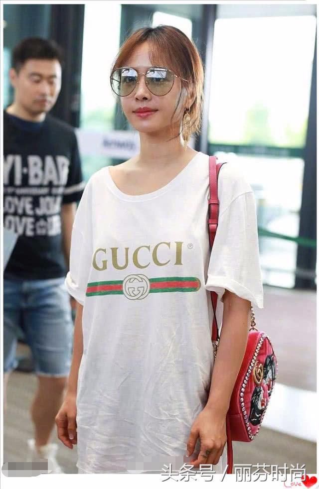 蔡依林太随便？衣服布满褶皱穿机场，下身的“火腿”吸睛！