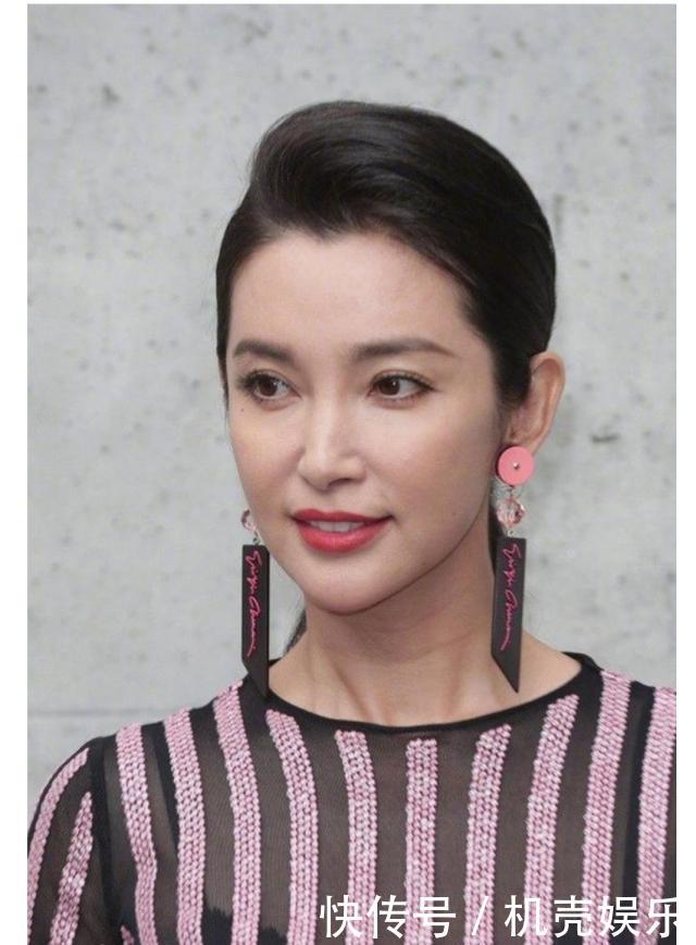 下的明星,赵丽颖差别最大,刘亦菲脑门发际线都