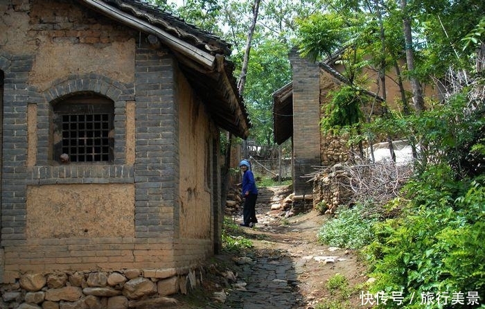 全国“最难生活”的村庄：建在悬崖峭壁上，很多人一生都没下山过