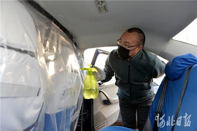 #防疫隔离膜#河北石家庄：拉起“隔离舱”守护司乘安全