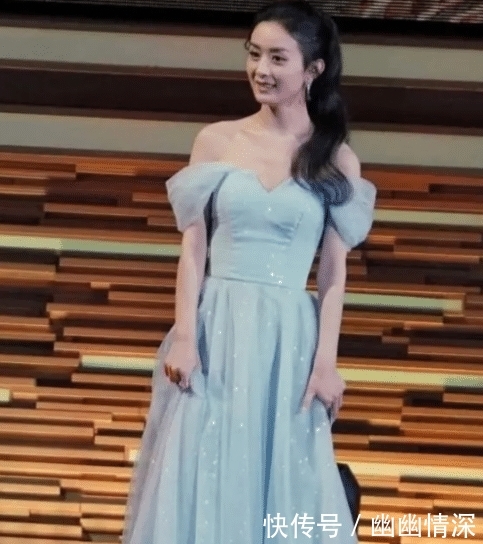『真实』赵丽颖穿公主裙参加活动, 被关掉美颜后, 她的真实模样谁会信？