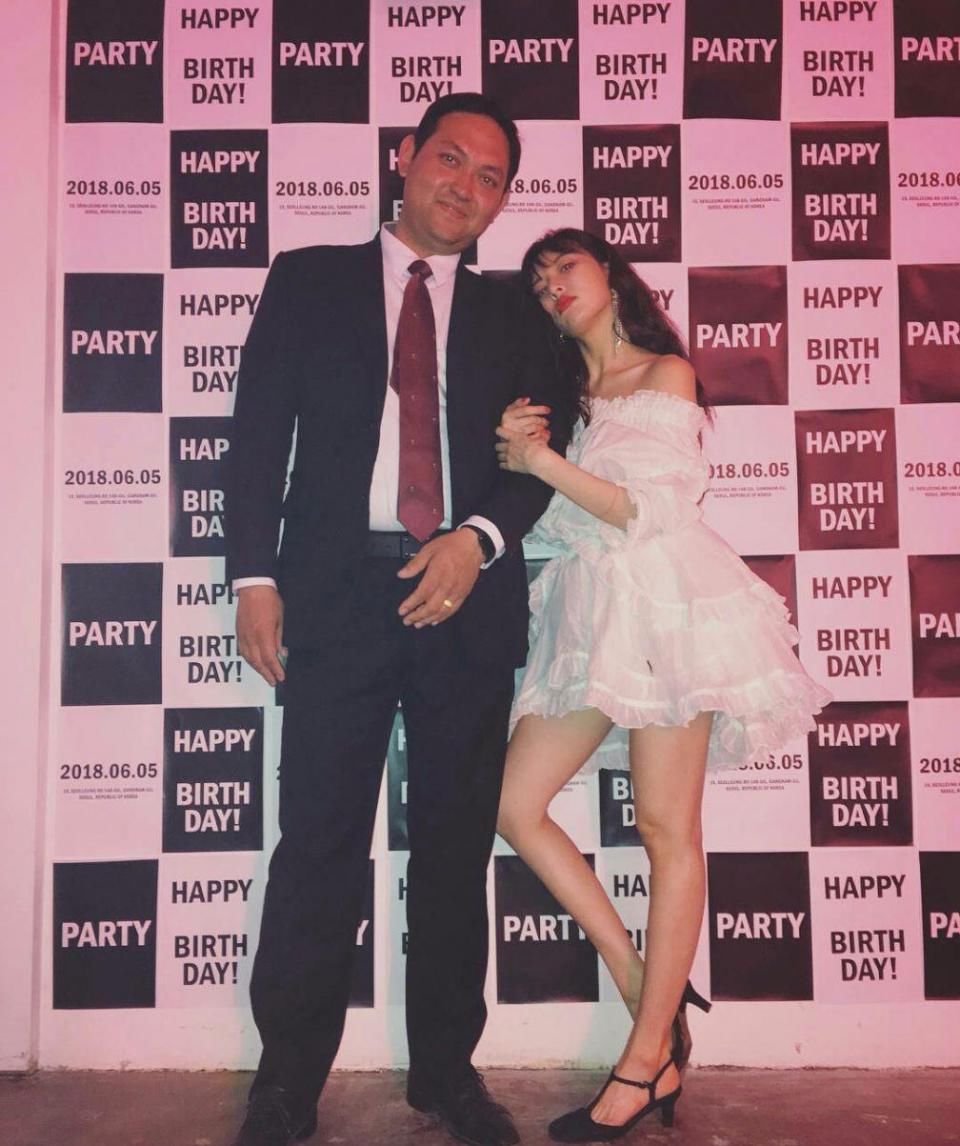 金泫雅可是韩国的“柳岩”，不走性感风，这样穿反而洋气好看!