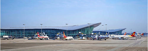 福特途睿欧机场“喊话”：“你们的行李都被我承包了！”