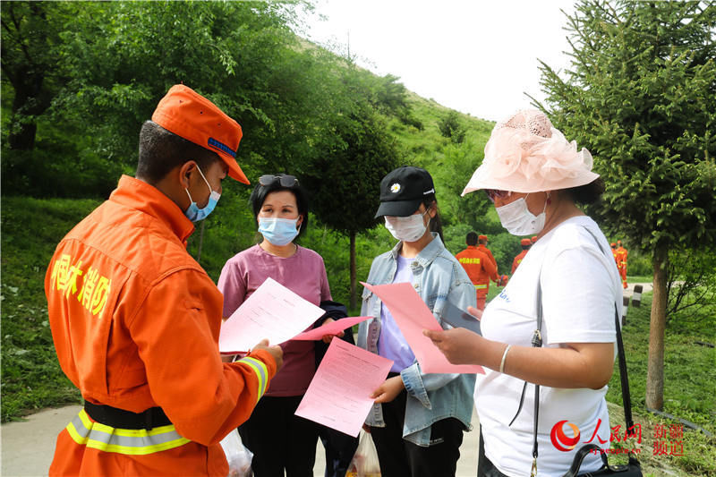  「防火」新疆伊犁森林消防：将防火足迹布满“古道”霍城（图）