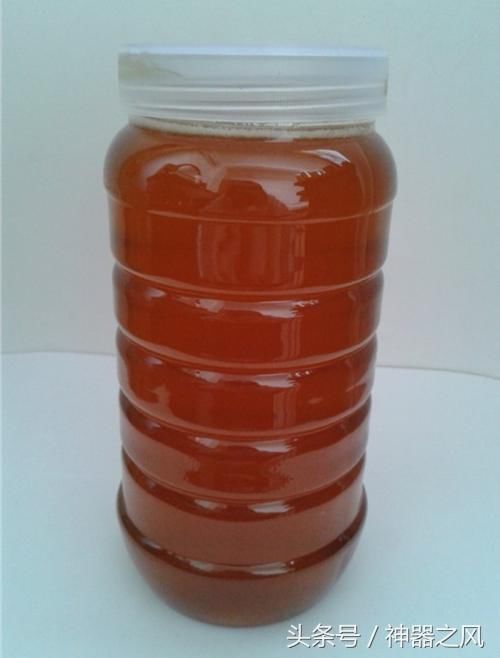 姥姥告诉我的1个方法,蜂蜜擦脸3年了,皮肤白皙水嫩斑也不见了