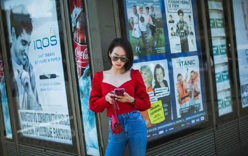 31岁宋茜厉害了！这么暴露的衣服都敢穿，网友：身材好太任性