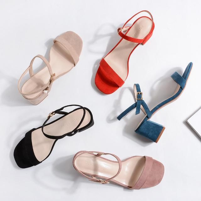 哇!今年特火爆的凉鞋，一款赛比一款美，特别适合70后80后