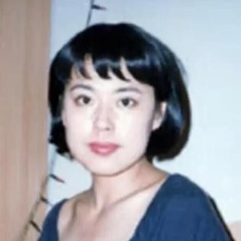  [微商]李菁菁: 第一任闪婚, 第二任小15岁, 与第三任小25岁男友转战微商