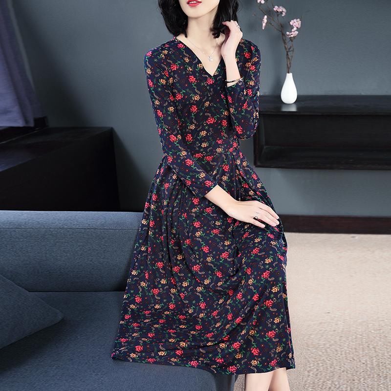 70后穿一步裙+尖头鞋，超级美嫩，太有女人味，可以把旗袍扔了