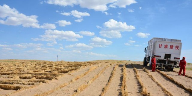 中国发明“吞沙神器”，一天改变40亩沙漠地质，已投入甘肃建设