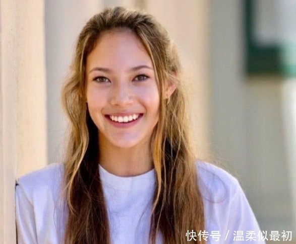 『传染力』全球首位华人女总统,以自己是中国人自豪,多次回国寻根问祖