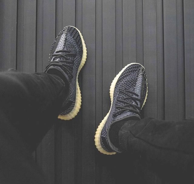  [预警]莆里莆气？YEEZY BOOST 350 V2「Asriel」无预警实物曝光！