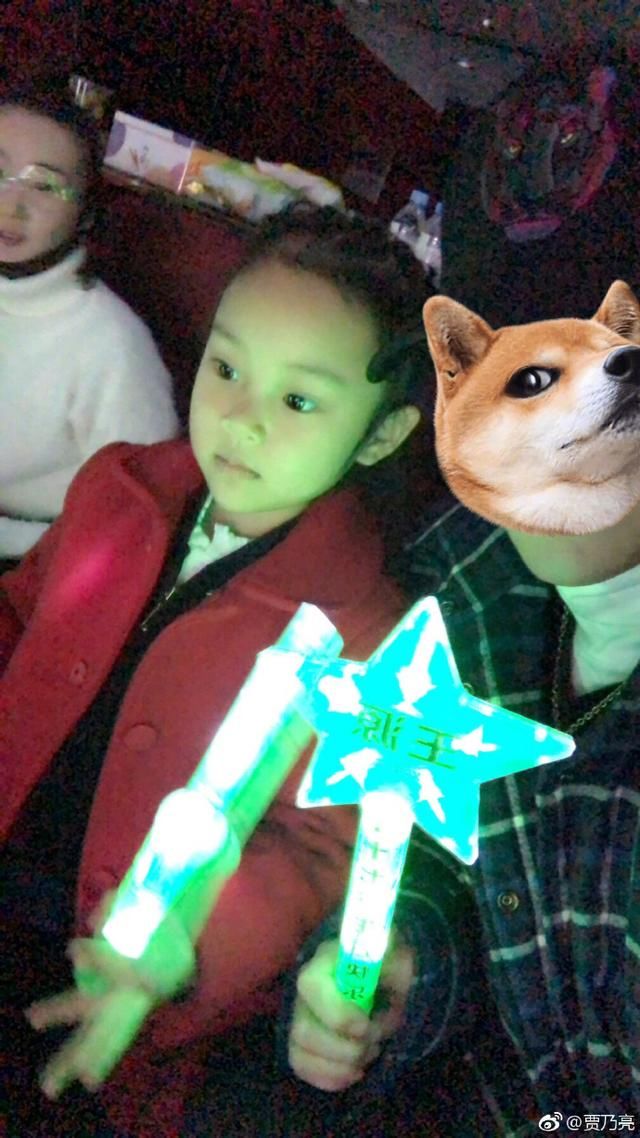 好心合照又遭造谣 贾乃亮发文内容让人心疼 网友一句话总结到位