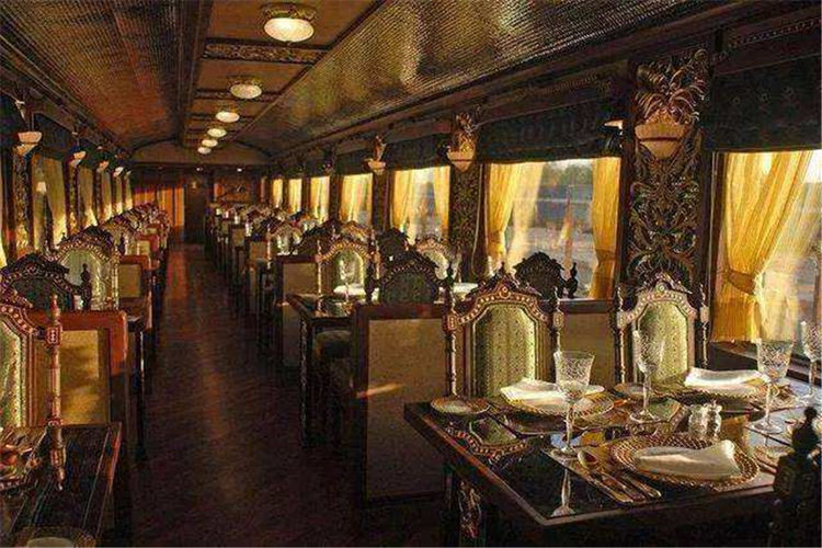 印度火车真的都是人？真实体验一点都不拥挤，还能躺着睡大觉！