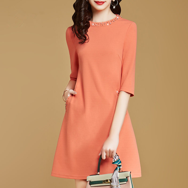 新出炉一种裙，不仅漂亮，还高贵，适合6070女人，满满女人味