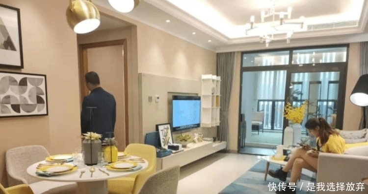 参观:参观90㎡两居室样品房, 时尚清新的精装效果, 以后买房也要这么装