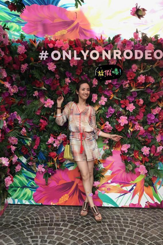 林依晨也豁出去了!直接穿蕾丝睡衣走红毯?网友:还不如不穿