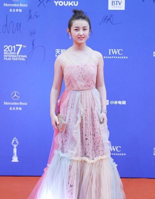  「穿衣」穿衣不好看不在脸，而在身上这6点，中一点就不是天生“衣架子”
