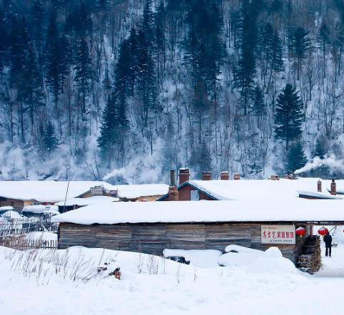 中国冰雪第一乡，黑龙江省牡丹江双峰林场雪乡，银装素裹美不胜收