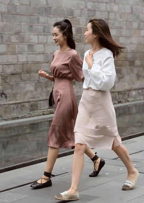  「身材」街拍：自信小姐姐才能真正的做到'人见人爱'的完美境界 !