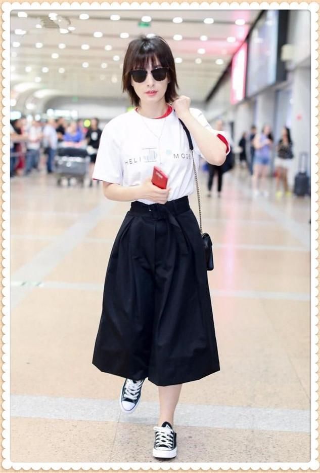 谢娜终于瘦回来了!穿黑色半身裙大秀小蛮腰,撞上吴昕一点没输!