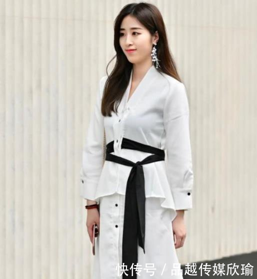 【很棒】街拍:动感十足的紧身裙小姐姐,身材很棒,充满女神气质