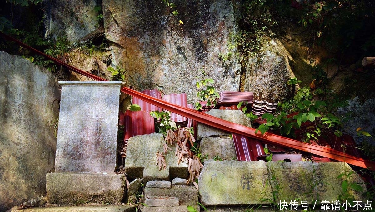 藏在深山里的神仙庙,悬崖陡坡“挂”千级石阶,看看啥样子