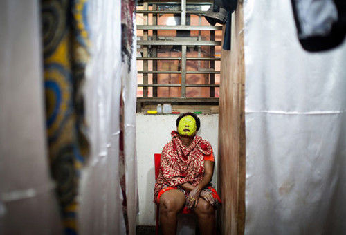 比整容还猛，非洲黑人少女流行把全身漂白