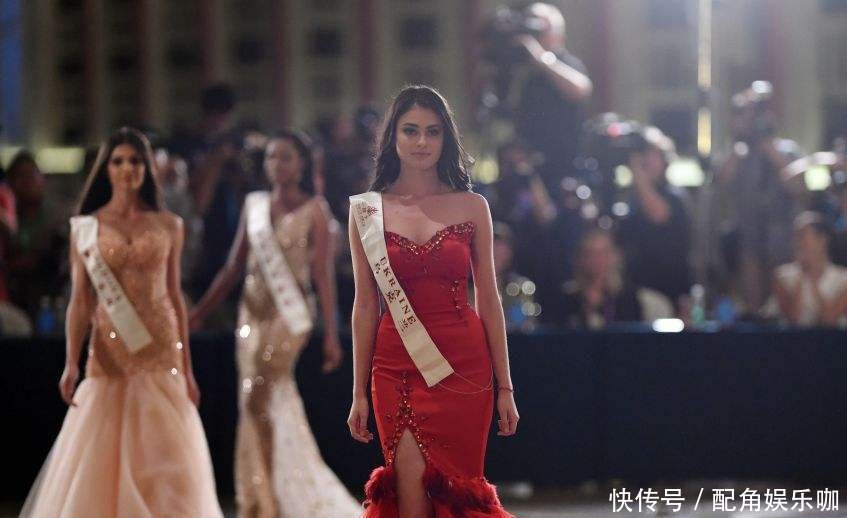 为什么走秀时,模特都不用穿“内衣”呢?真相竟然是这样