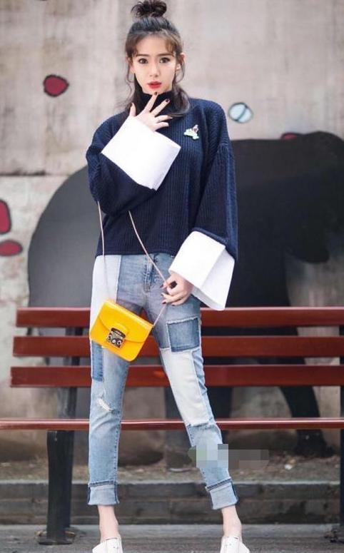 戚薇真会穿，这么紧的裤子硬是穿了进去，网友：委屈你这腿了