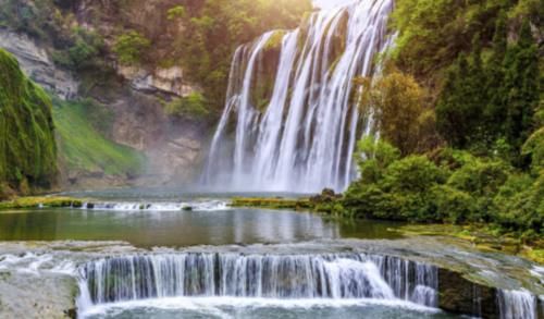 西部很受欢迎的省份，拥有丰富的旅游资源，并不是四川和云南