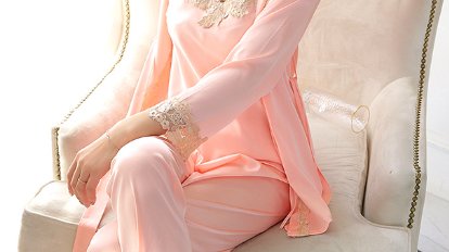 别看，看了会脸红!日本女在家就这样穿，清凉时髦女人味爆棚