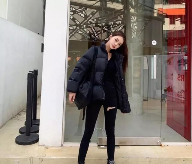  时髦■羊羔毛外套过气了,过年穿这件“大衣”更高级,就连长辈都喜欢!