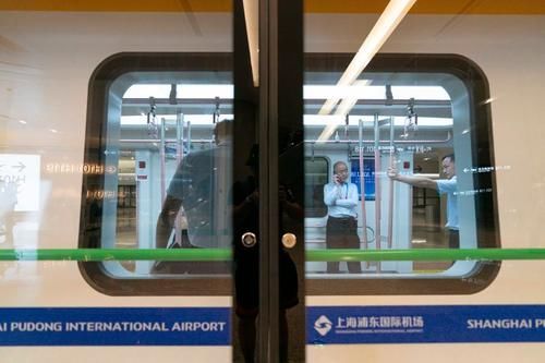  捷运@去卫星厅登机是一种怎样的体验？首批“尝鲜”旅客已遭羡慕