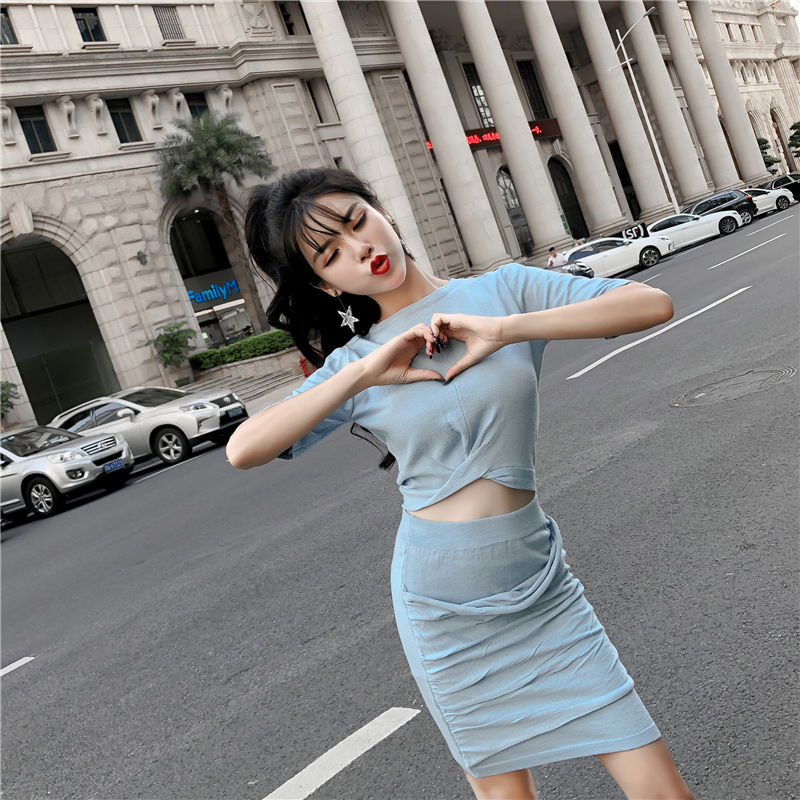 女人气质迷人杀手锏:包臀裙套装，完美的诠释千娇百媚、明艳动人