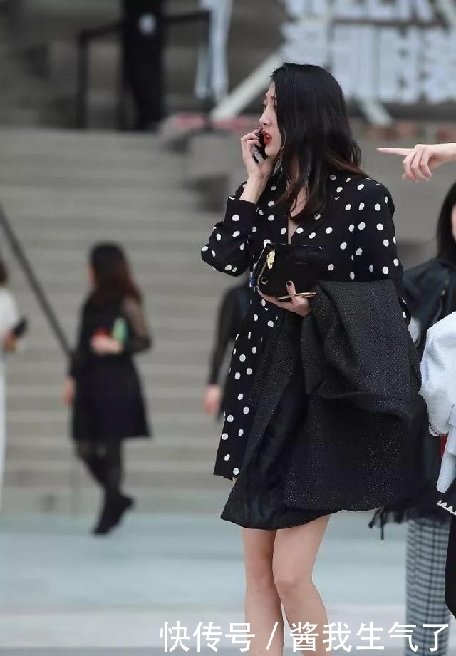 『焦点』美女搭配高跟鞋,走到哪里都是焦点