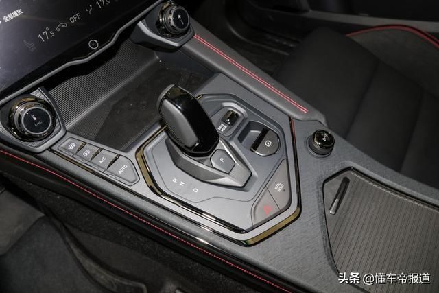  [比普通版车]想要不一定能买到，6.7秒“破百”，静态体验领克05时间限量版