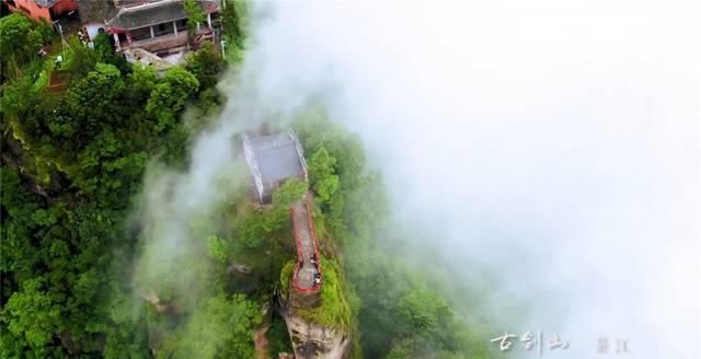 重庆彻底火了！又拿全国第一，网红城市当之无愧！