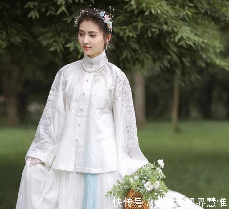 『改成』本以为韩服、和服改成婚纱已经够美，看到婚纱版汉服，彻底被征服