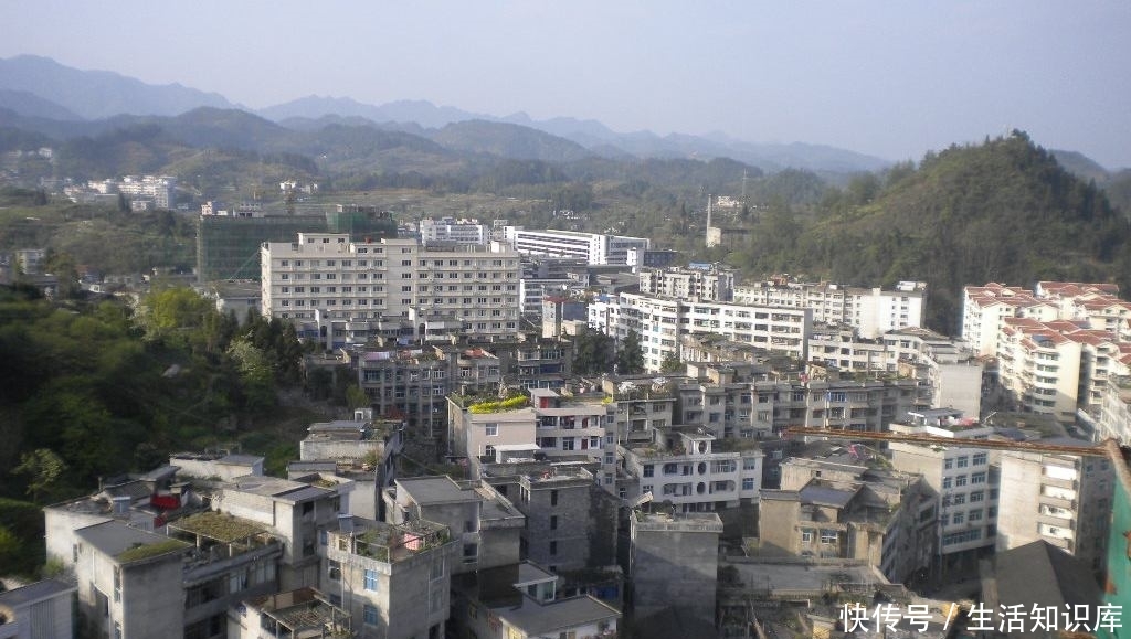  【县城】湖北“最辛苦”的县城：开车要8小时才到省会，是你的家