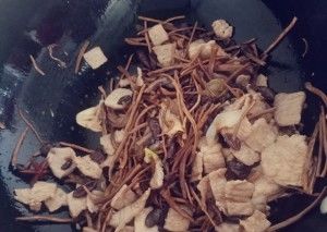  「饭菜」茶树菇炒肉，做法简单，超级好吃，美味可口的下饭菜