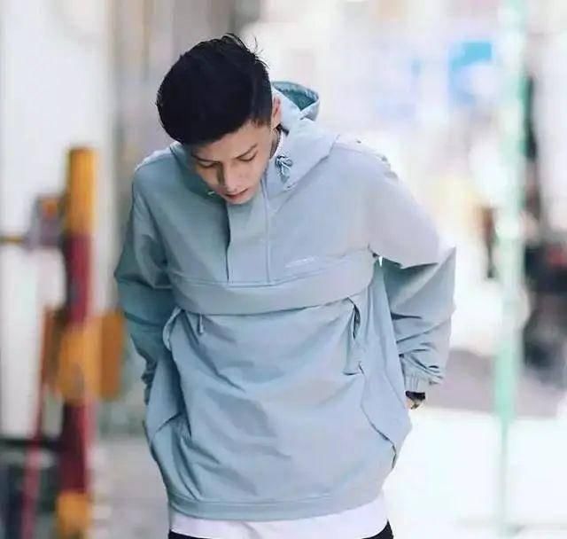  「不合身」20岁+男人春天穿搭指南：远离不合身、鲜艳、款式老旧