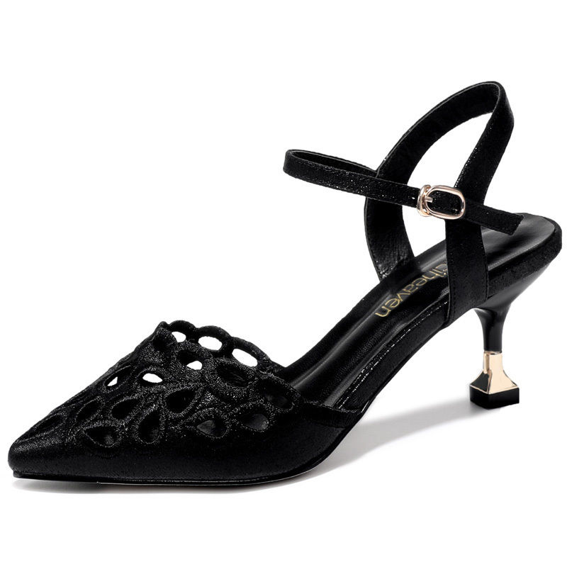 凉鞋落伍了，精明姑娘穿起高跟鞋+连衣裙，十个男人九个着迷