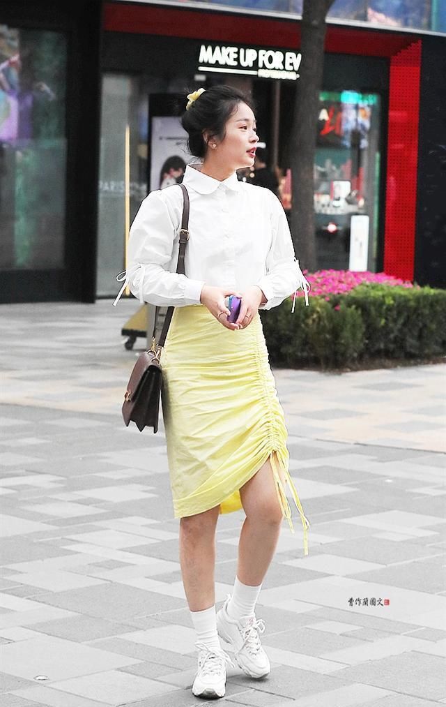  『美女』抽绳装美女，穿出春天的气息，穿出多变的时尚新鲜感
