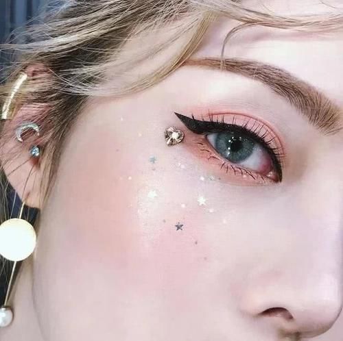  「眼妆」为什么自己画眼妆显脏，而明星化眼妆这么显干净？原因在这里