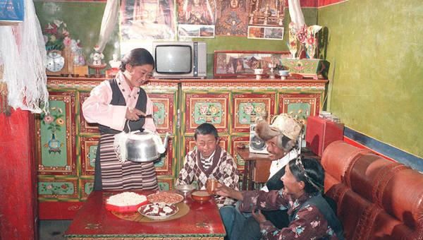  「李文义」上世纪八十年代全国各地小康之家，原来那时他们生活