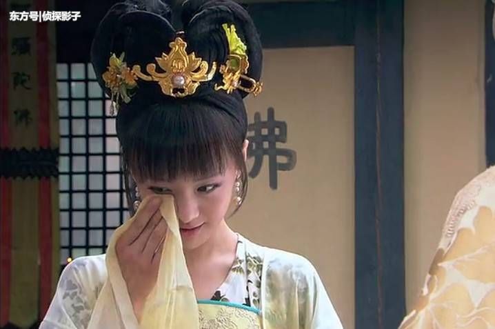丝帕拭泪的古装女子，郑爽委屈、胡定欣悲伤、陈法拉不计形象