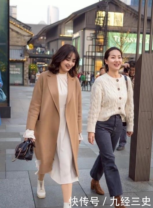 #气质#街拍:温柔之至的美女,穿浅蓝色连衣裙,气质温婉动人