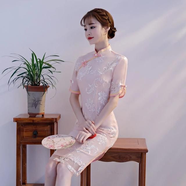 甜美气质旗袍，独特新颖，彰显高贵品质！