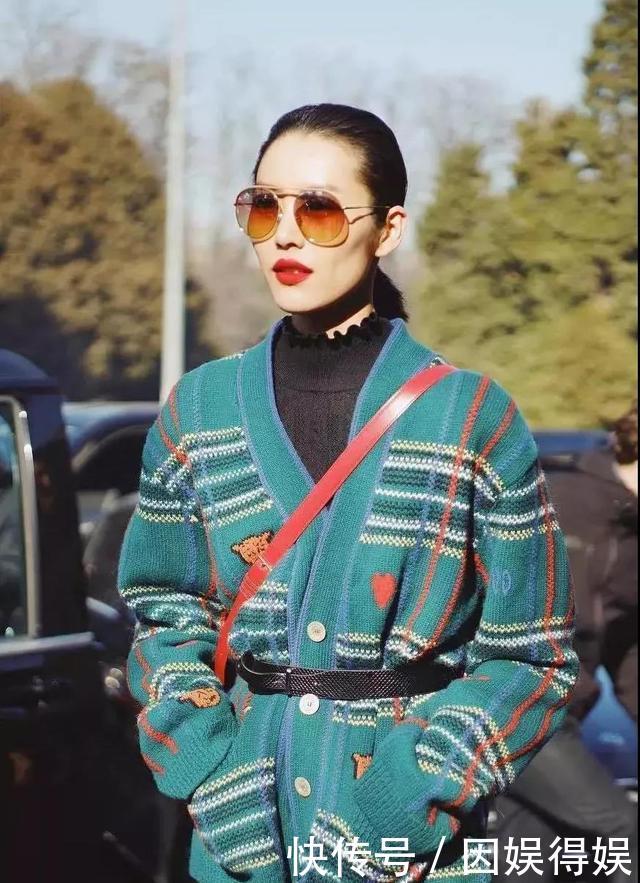  【女人】中年女人穿“奶奶衫”要小心,不管什么身材会这4招,避免又土又丑